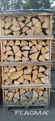 Cleaved dry Firewood