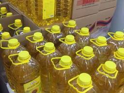 Golden sunflower oil with balanced fatty acids ideal for health focused cooking and nutrit