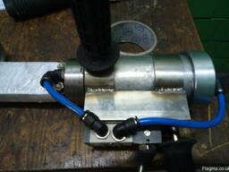 The air gun for tuning of the pluking rubber fingers